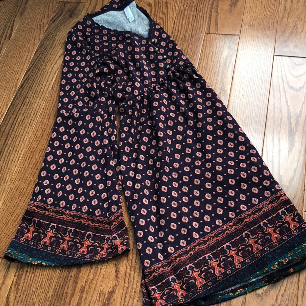 Bell-sleeved dress